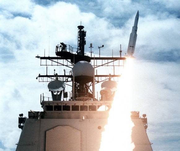 Учебный пуск ракеты с крейсера «Винсеннес». Аналогичной ракетой из этой же установки был поражен иранский пассажирский самолет 