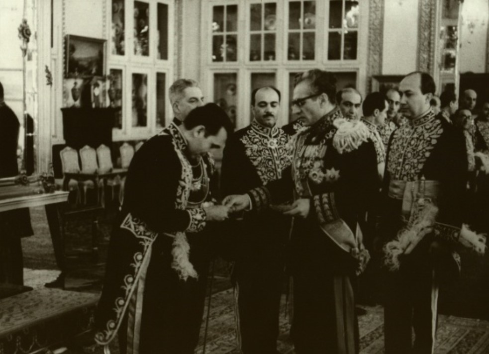 Мохаммад Реза Пехлеви во время церемонии во дворце Ниарван 